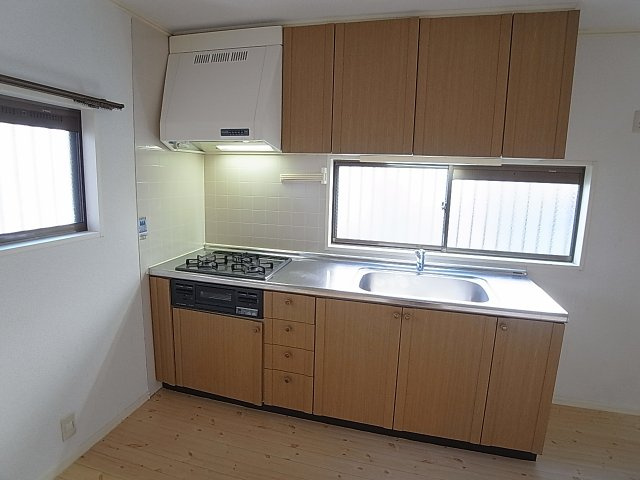 ハイツローレルのキッチン|システムキッチン、ガス3口コンログリル付き