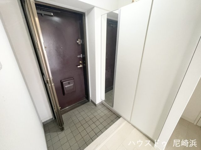 ろうきん尼崎若王寺コーポの玄関