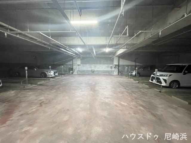 ろうきん尼崎若王寺コーポの駐車場