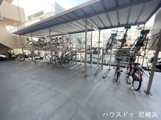 ろうきん尼崎若王寺コーポの駐輪場