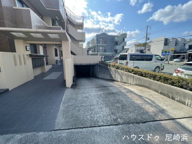ろうきん尼崎若王寺コーポの外観