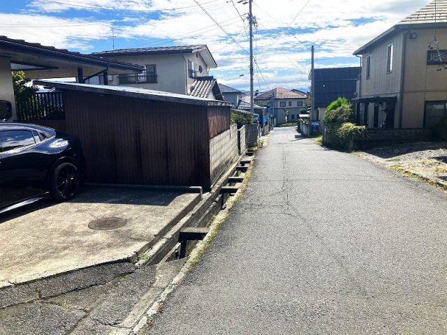 吉田2丁目売土地の前面道路含む現地写真