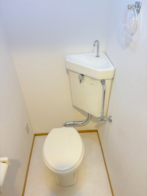 中野区本町２丁目の賃貸マンションのトイレ