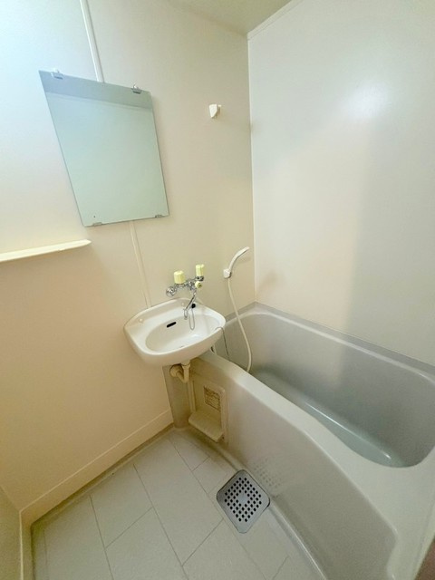 中野区本町２丁目の賃貸マンションの浴室