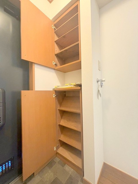 中野区本町２丁目の賃貸マンションの玄関