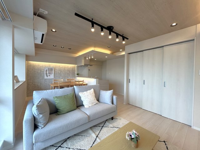 ツインシティ壱番館エンランズ東砂の居間・リビング|ご家族やお客様との時間など、多くの時を刻む空間。何気なく過ぎる時でさえも上質なひと時となる快適な空間を目指して。