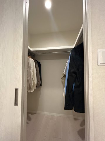 ツインシティ壱番館エンランズ東砂の収納|冬物や夏物、スーツケースなども全部まとめて収納もできますのでお部屋を広く開放的にお使いいただけます。