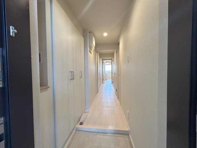 ツインシティ壱番館エンランズ東砂の玄関|玄関ホールがスッキリ広々としていると帰る時も出ていく時も気持ちが良い。来客を出迎える玄関が綺麗ならその家の印象が良くなる。
