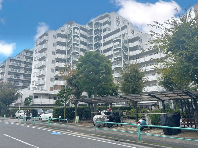 ツインシティ壱番館エンランズ東砂の外観|青空に映えるこの雄大な佇まい。
陽当たり、立地、周辺環境など恵まれた好条件となっております。