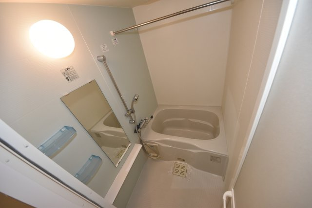 プレサンス江戸堀の浴室|室内の建具や床などの色は現状を優先します。