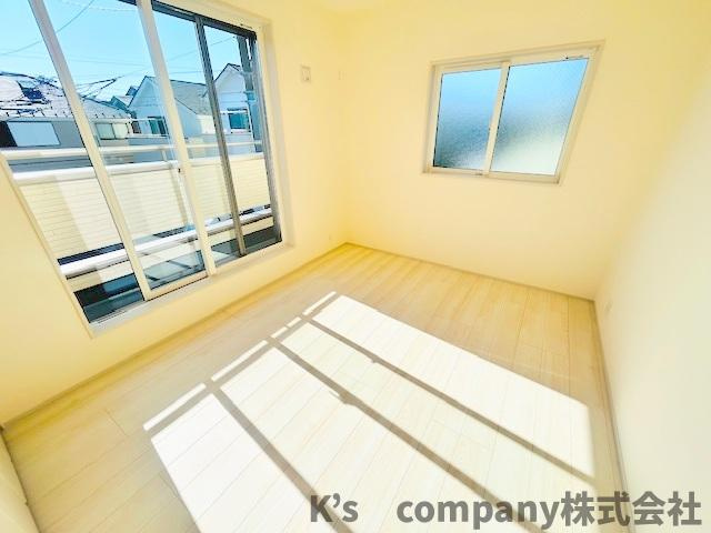 ◎茅ヶ崎市南湖４丁目　新築戸建　1号棟の洋室|洋室5.2帖◇バルコニーに出られるお部屋です◇