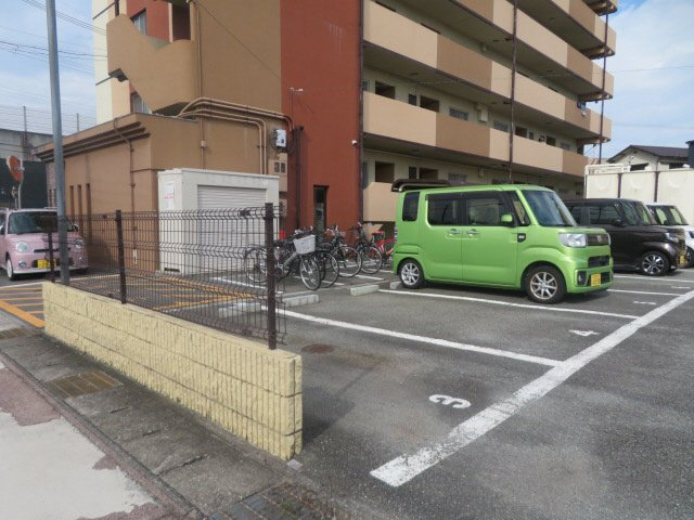 ブエナビスタ高砂の駐車場