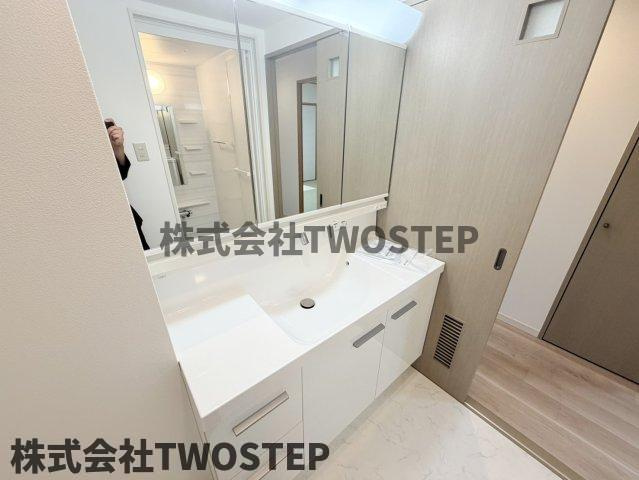 ローレルハイツ神戸1号棟の独立洗面台