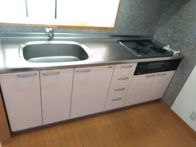 インポート久留米ルビーVのキッチン|コンパクトなキッチンで掃除もラクラク※同タイプのお部屋になります。