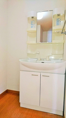 【洗面所】 | インポート久留米ルビーV | 明るい洗面所です※同タイプのお部屋になります。