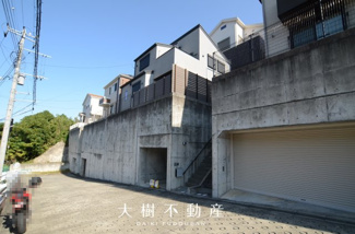 【前面道路含む現地写真】