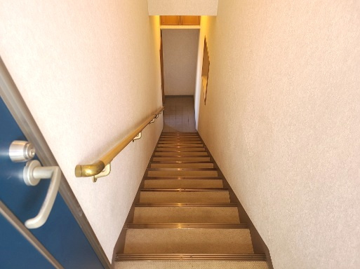 プリーマのエントランス|★お部屋への入口階段の画像です。★