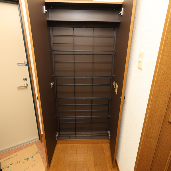 大和商住ビルの玄関