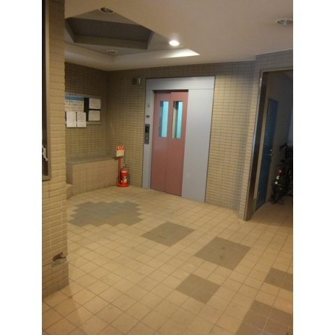 大和商住ビルのロビー