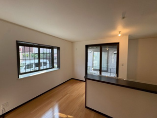 【居間・リビング】 | 八千代通　中古一戸建