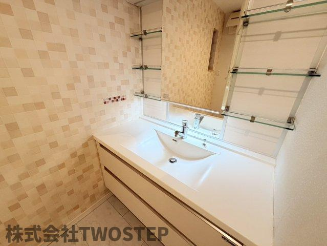 神戸市須磨区須磨浦通6丁目中古戸建の独立洗面台