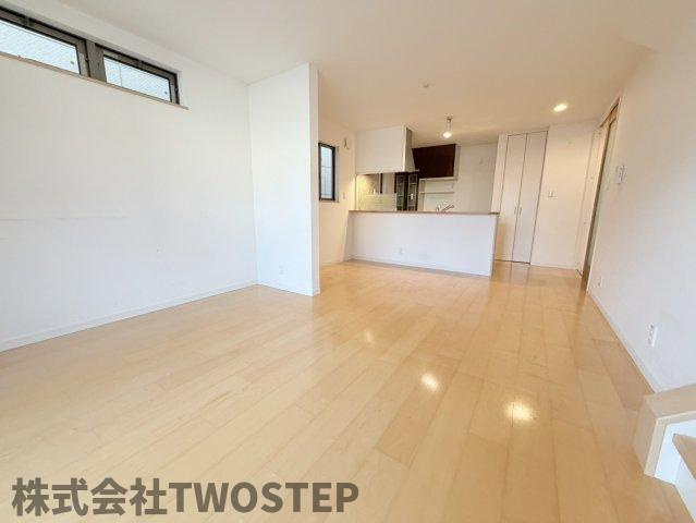 神戸市須磨区須磨浦通6丁目中古戸建の居間・リビング