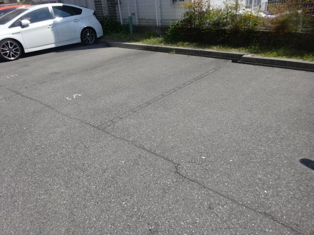 エートピアYMAの駐車場