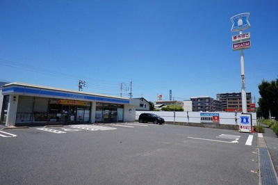 【周辺】 | カンフィデンス三ヶ森 | ローソン　八幡下上津役1丁目店まで350m