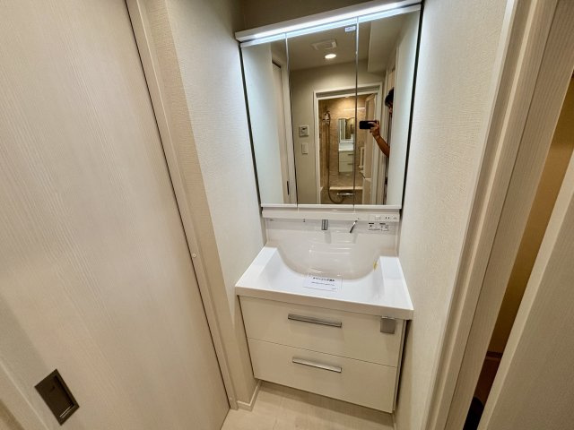 セザールみずほ台の独立洗面台|朝の支度にも助かる、独立の洗髪洗面化粧台