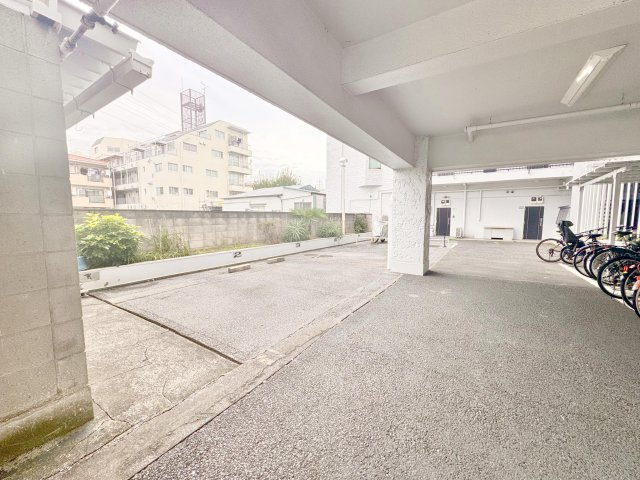 サンパレス青戸の駐車場