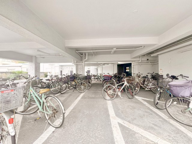 サンパレス青戸の駐車場