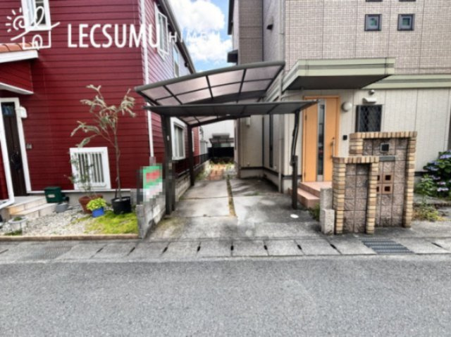 姫路市東雲町5丁目/中古戸建の駐車場