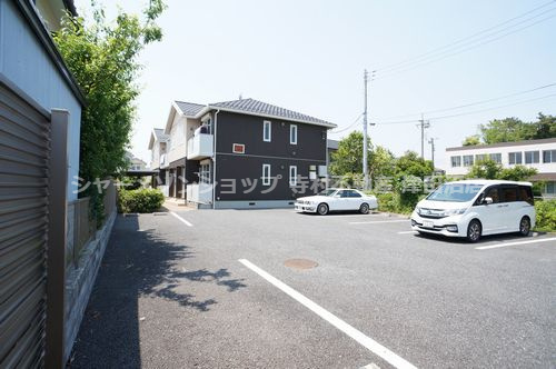 MKKガーデンⅡの駐車場