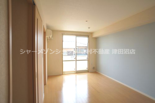 MKKガーデンⅡの居間・リビング