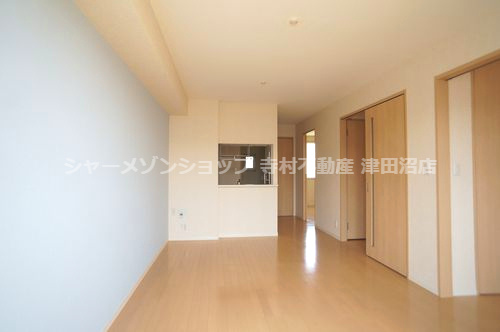 MKKガーデンⅡの居間・リビング