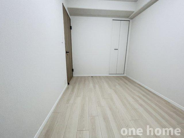 セントラルパレス千船アルテアの洋室|◆約4.8帖洋室 別角度です！
◆令和7年7月室内フルリフォーム完了！手直しなしでお住まいいただけます！