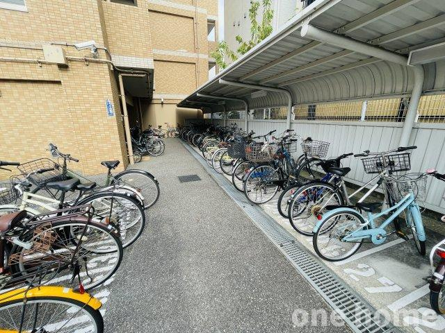 セントラルパレス千船アルテアの駐輪場|◆駐輪場は平置きタイプで出し入れがスムーズ！
◆最新の空き状況など詳細につきましてはお気軽にお問い合わせください！