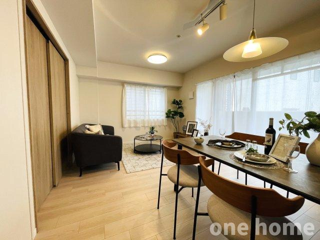 セントラルパレス千船アルテアの居間・リビング|◆LDK 別角度です！角部屋につき通風・採光良好！自然光たっぷり差し込む寛ぎの空間です！
◆【即日内覧会開催中】土日はもちろん！平日の仕事終わりの内覧も可能です！