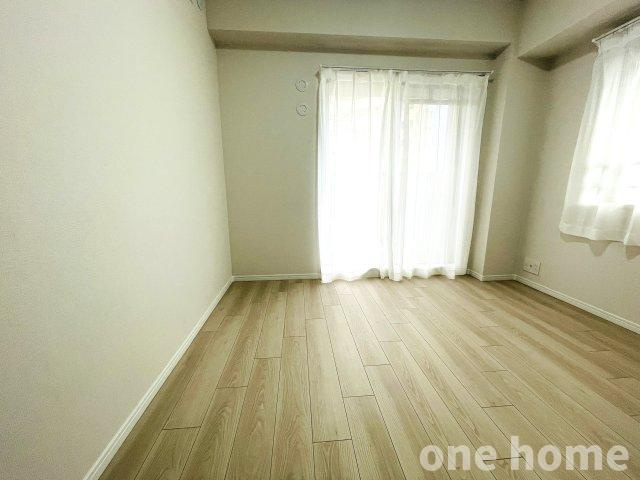 セントラルパレス千船アルテアの洋室|◆約6.0帖洋室です！二面採光の明るいお部屋です！
◆シンプルな内装につき、様々な家具との相性はバッチリ！