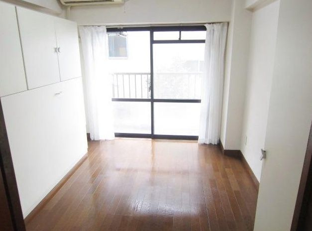 プラザ川口の洋室