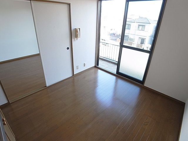 神戸市長田区寺池町２丁目のハイツの居間・リビング|内装綺麗にリフォーム済、明るいダイニング