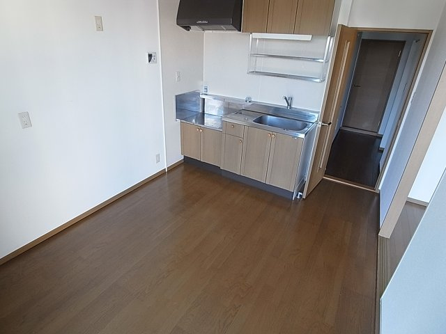 神戸市長田区寺池町２丁目のハイツの居間・リビング|ダイニングスペース、横の洋室開けると開放感アップ