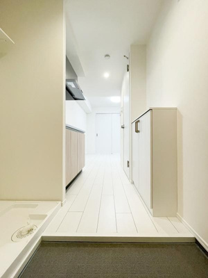 【玄関】 | 三ノ輪アパートメント | ゆったりとした玄関です