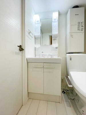 【独立洗面台】 | 三ノ輪アパートメント | 朝の身支度には欠かせない独立洗面化粧台