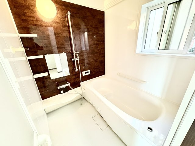 売中古戸建　中央区入野町の浴室|浴室もキレイな状態です。窓もあり換気も気持ちよくできます♪