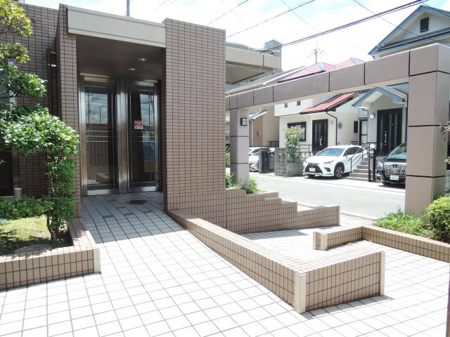 キャピタルグレイスのエントランス