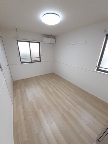 メゾン・リュミエールⅣの内装|明るい色調の室内です