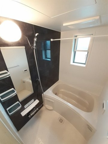 メゾン・リュミエールⅣの浴室|日々の暮らしに欠かせないお風呂です