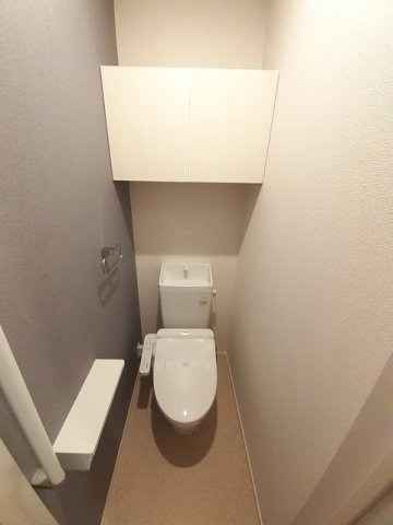 メゾン・リュミエールⅣのトイレ|ゆったりとした空間のトイレです