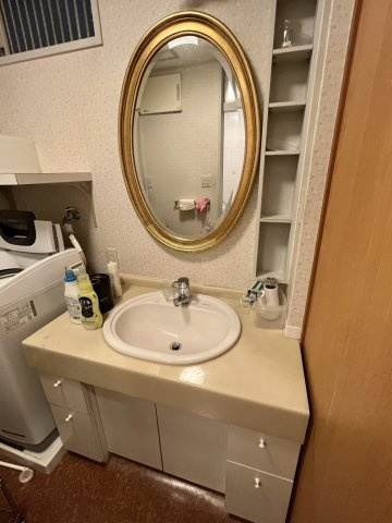 本郷二丁目戸建の独立洗面台|1階※残置物は撤去いたします